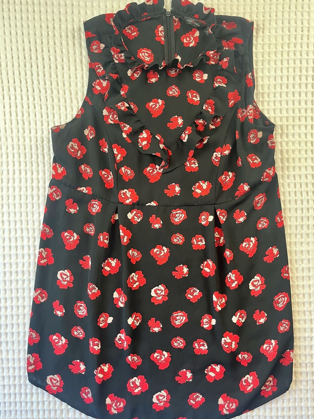 Stork & Babe Floral Ruffle Neck Sleeveless Blouse Black Red Roses Size Large